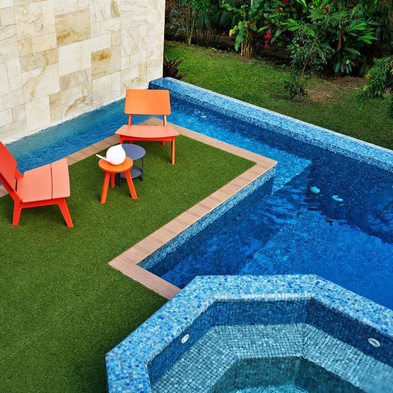 Make a Splash This Summer with Stunning Pool Glass Tiles