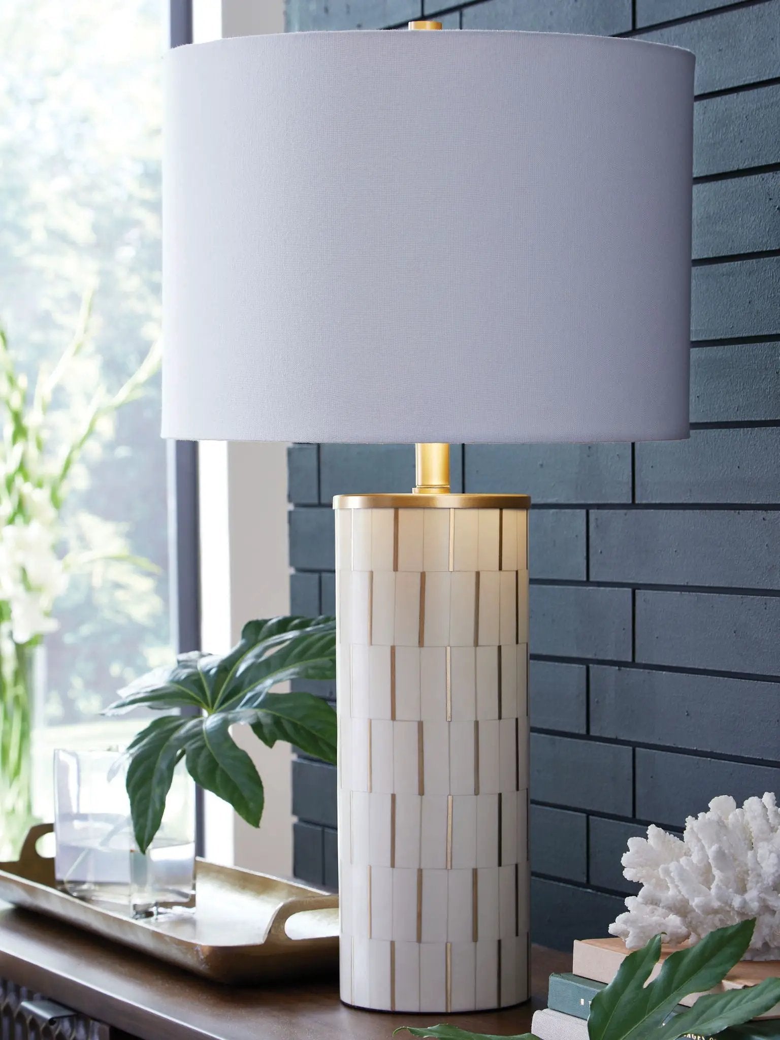 Faridworth - Poly Table Lamp - White / Gold Finish by Unique Piece Furniture