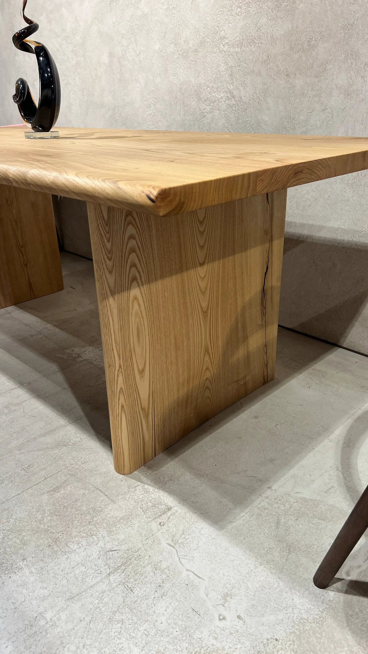 Minimal Solid Dining Table, photo 6 of 8