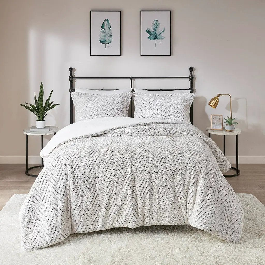 Full/Queen Ultra Plush Down Alternative Comforter Set by HouseOfZazla