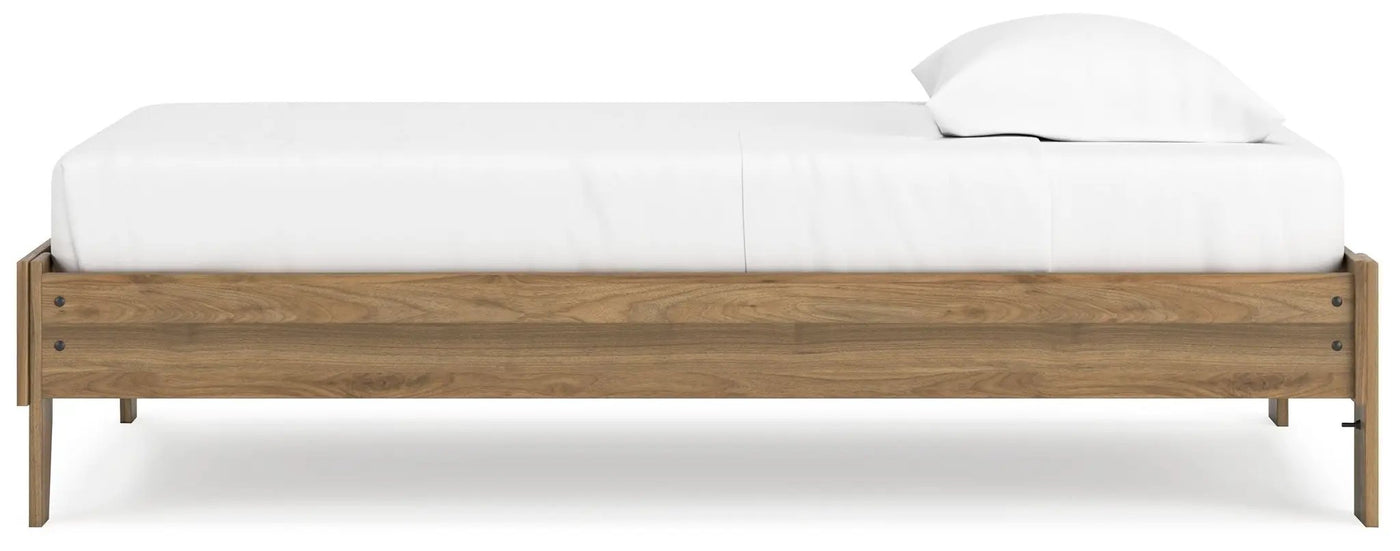 Deanlow - Platform Bed by Unique Piece Furniture