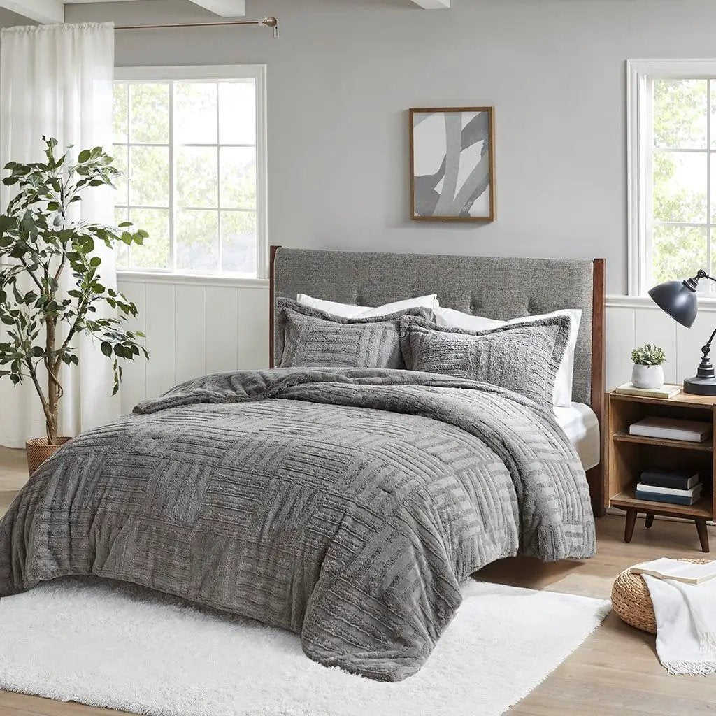 Full/Queen Fur Down Alternative Comforter Mini Set by HouseOfZazla