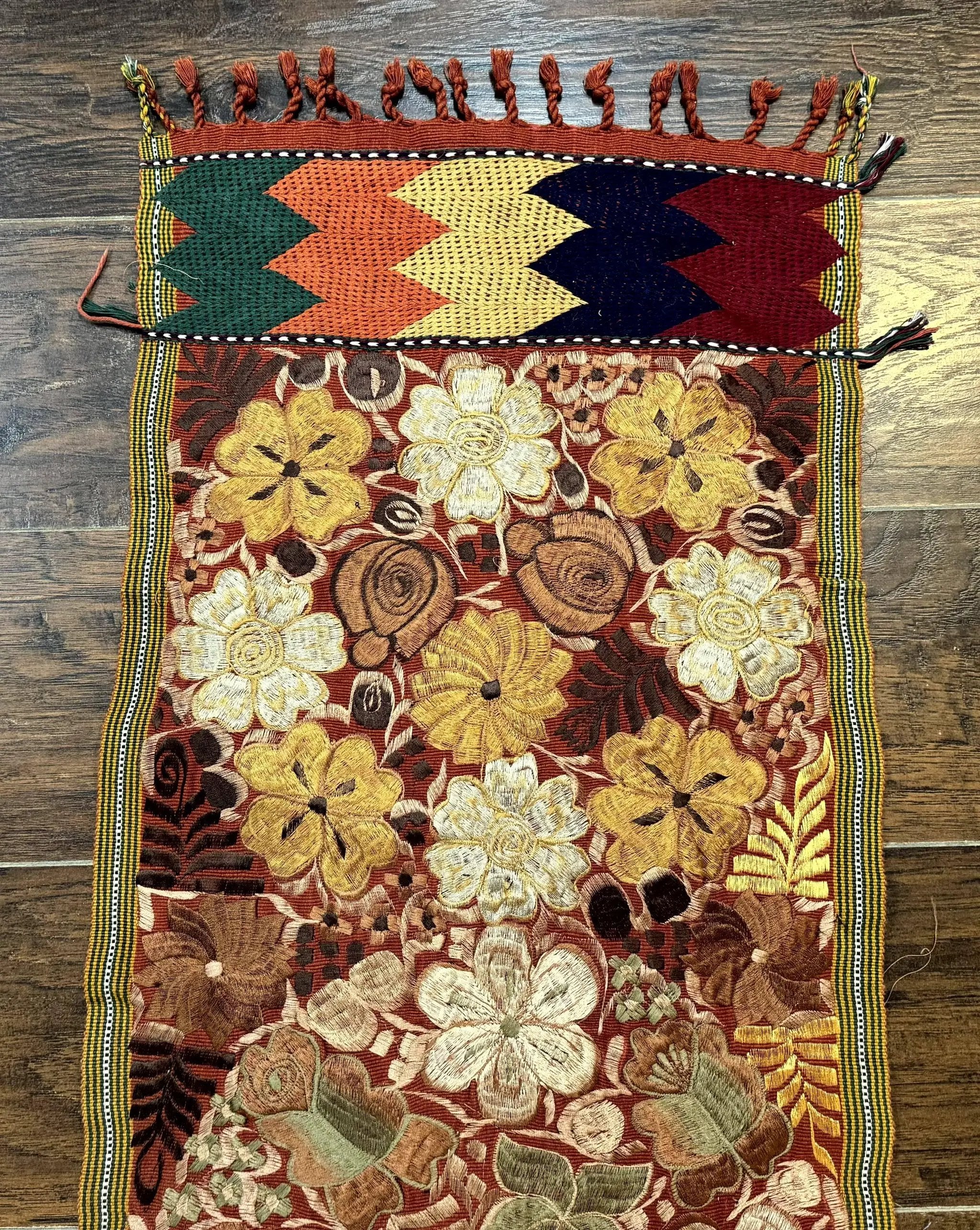 Vintage Table Runner 1.5 x 7.5, Floral by Jewel Rugs