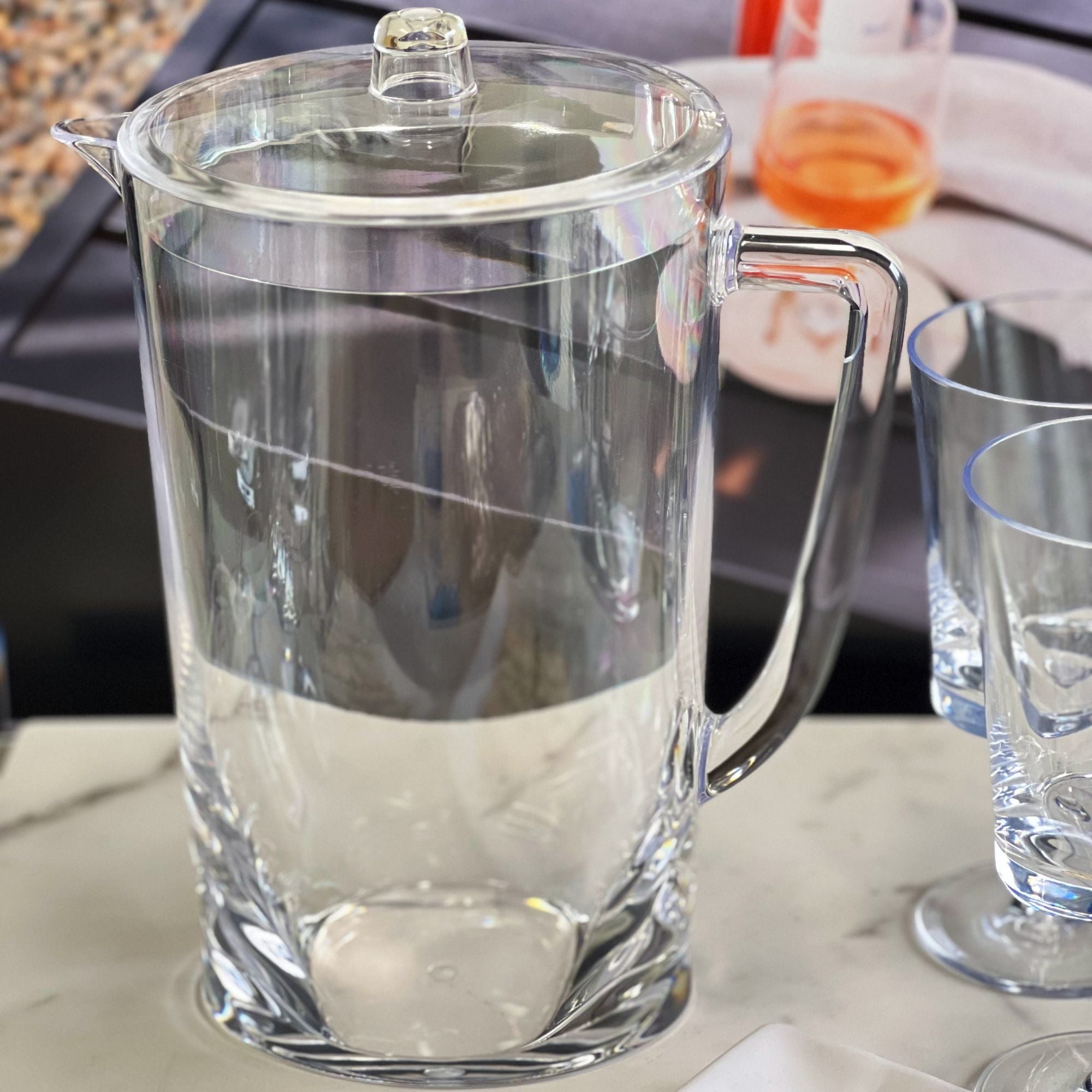 Halo - Oval Design Unbreakable Plastic Water Pitcher With Lid Acrylic, 2.75 Quarts - Clear by HouseOfZazla