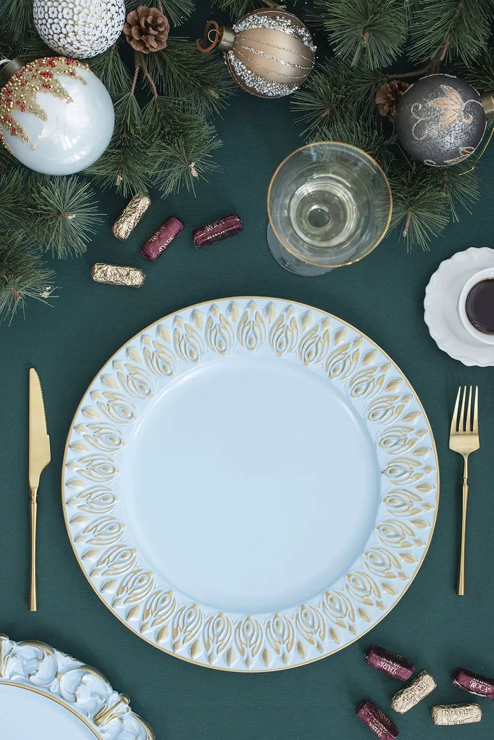Elegant Plastic Charger Plate (Set of 8) by Unique Piece Furniture