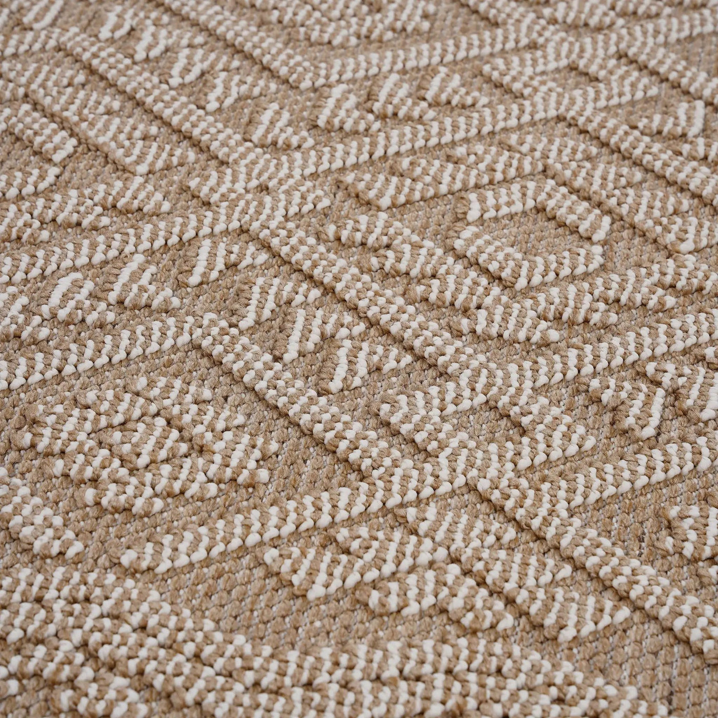 Guros - Trendy Traditional Indoor / Outdoor Rug by HouseOfZazla
