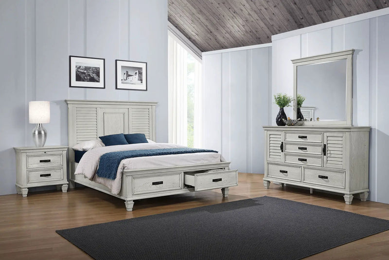 Franco 4-piece Queen Bedroom Set Distressed White by Unique Piece Furniture
