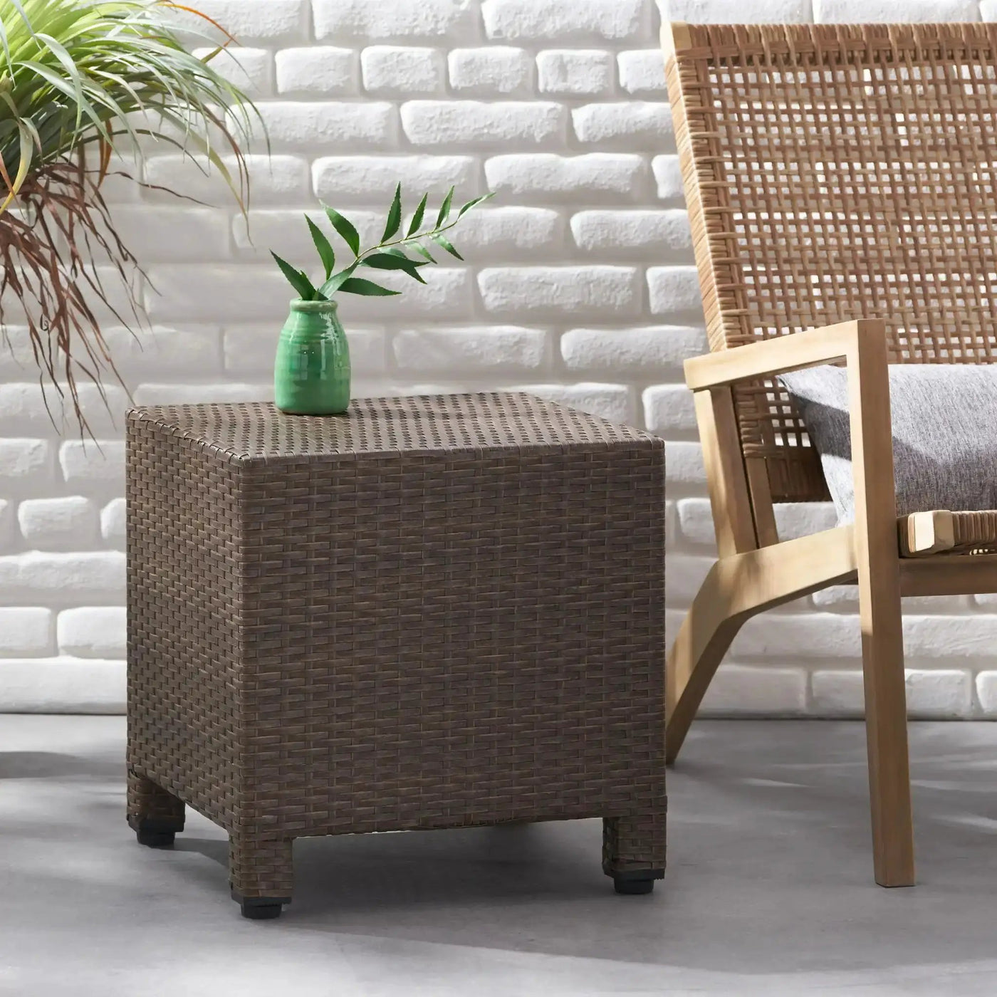 Puerta - Minimalist Style Accent Table by HouseOfZazla
