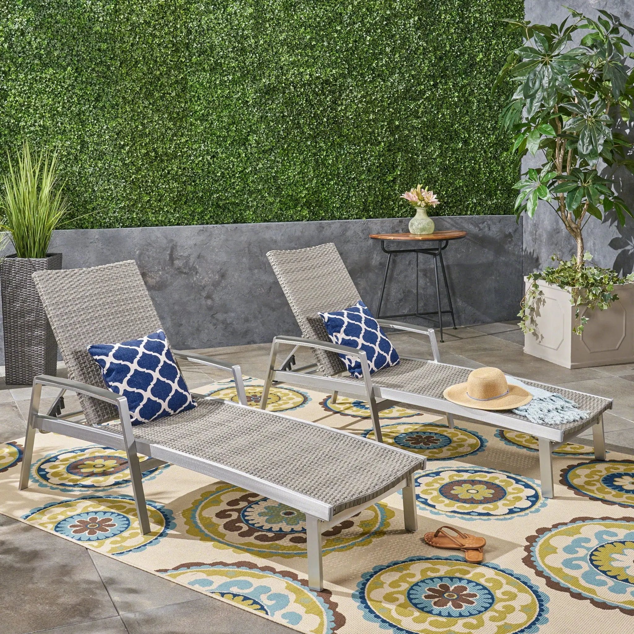 Oaxton Chaise Lounge by HouseOfZazla