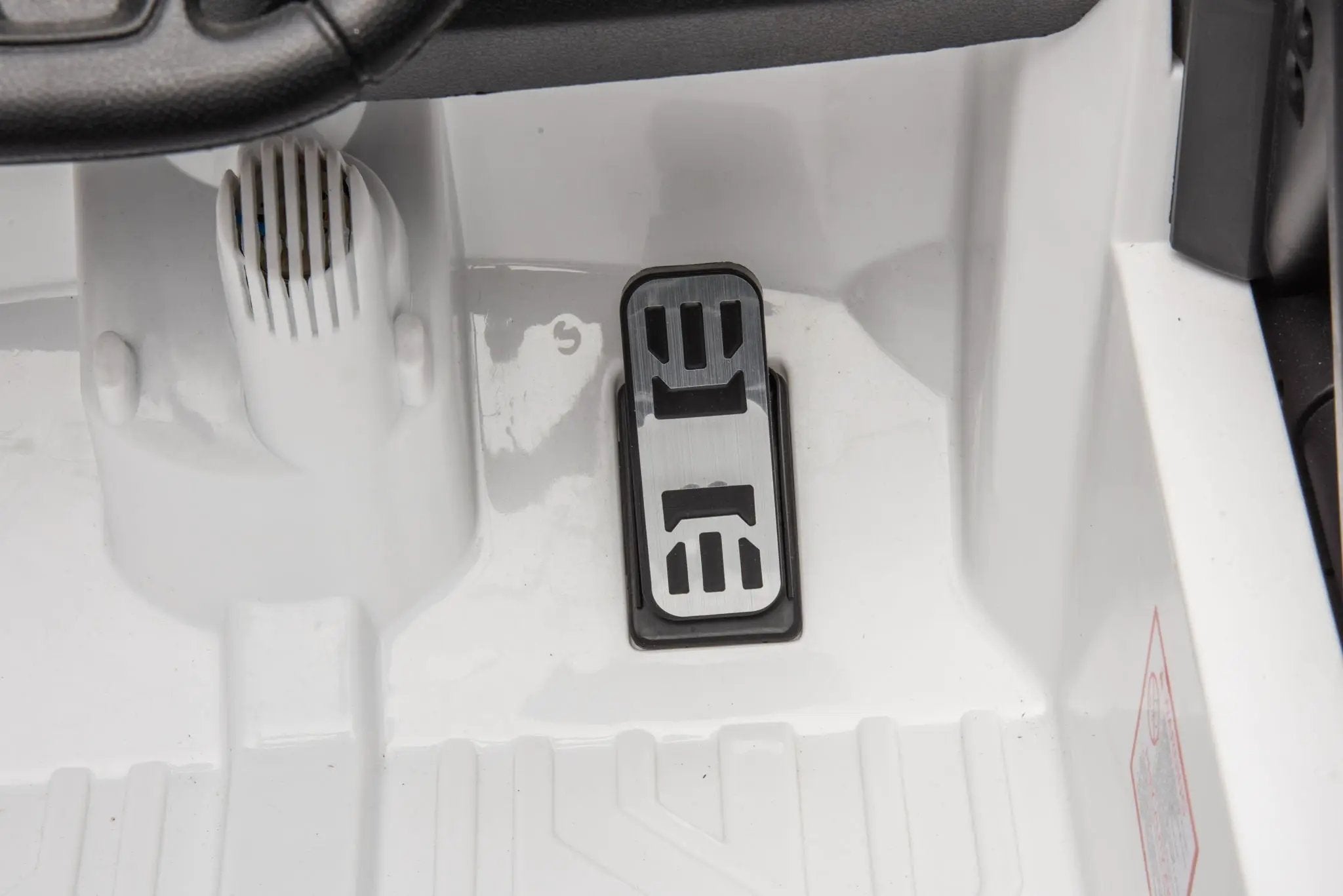12V7A 30W*2 Four-Wheel Drive Seat One Button Start, Forward And Backward, High And Low Speed, Music, Front Light, Power Display, Two Doors Can Open, 2.4G R / C, Seat Belt Four Wheel Absorber by HouseOfZazla