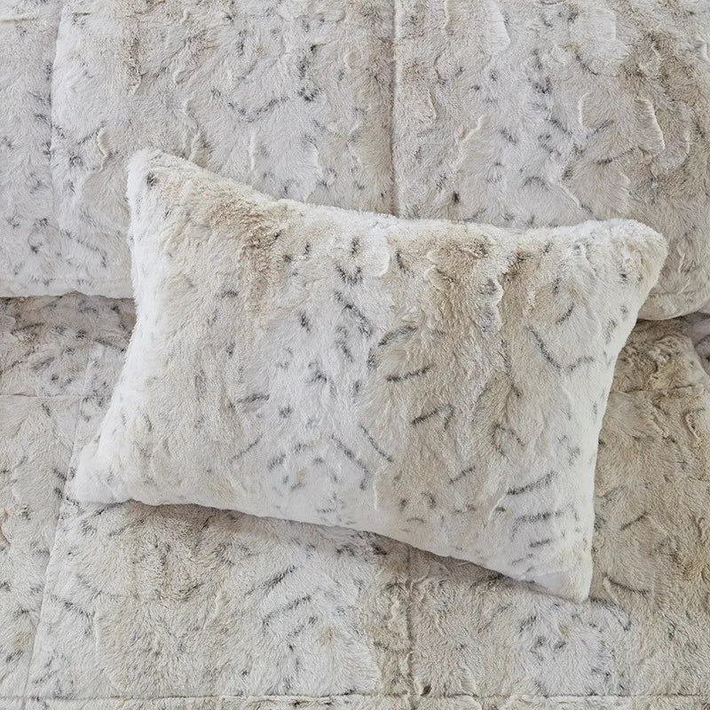 King 4PC Faux Fur Comforter Set by HouseOfZazla