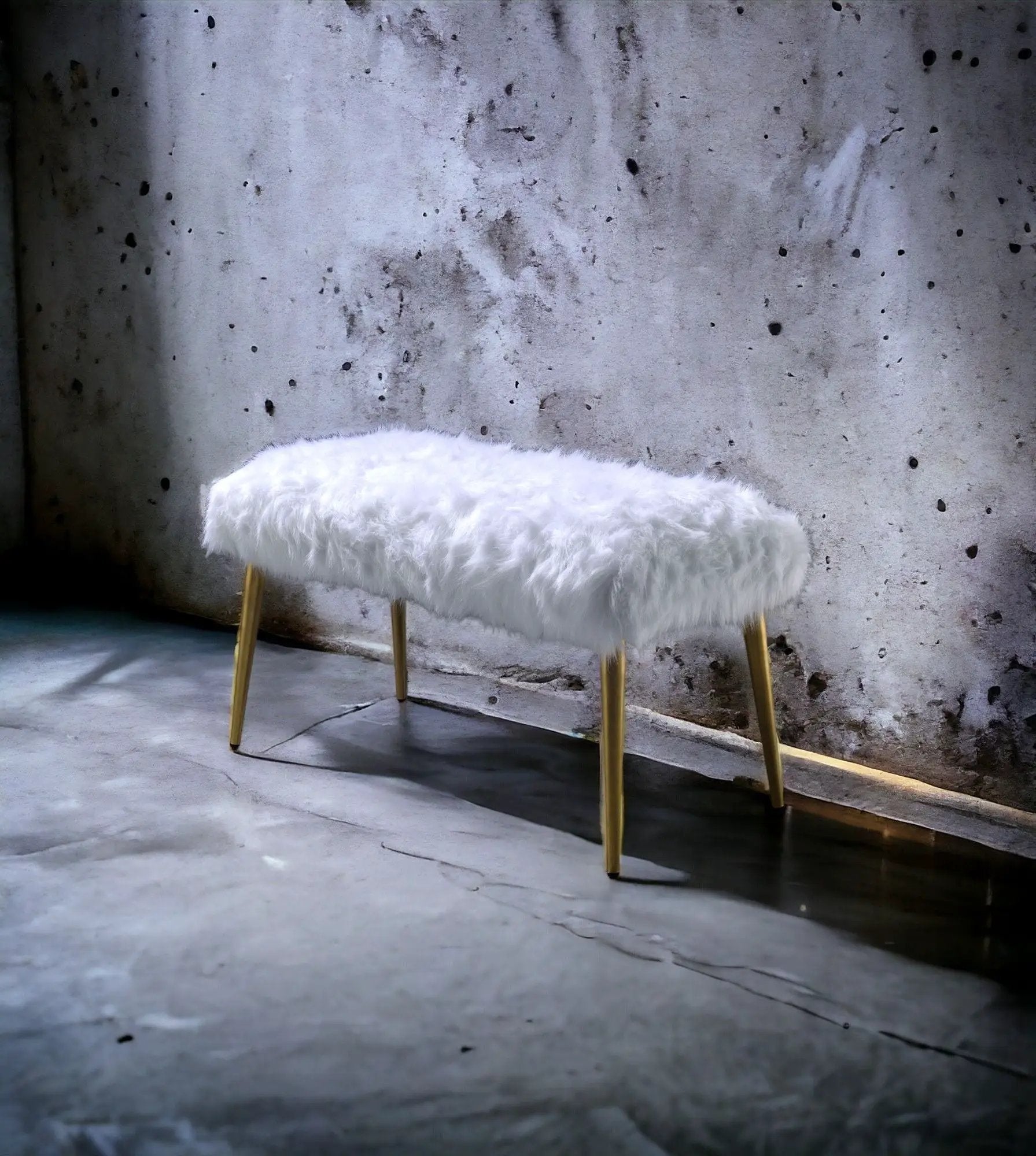 Bagley II - Faux Fur Bench - White / Gold by Unique Piece Furniture