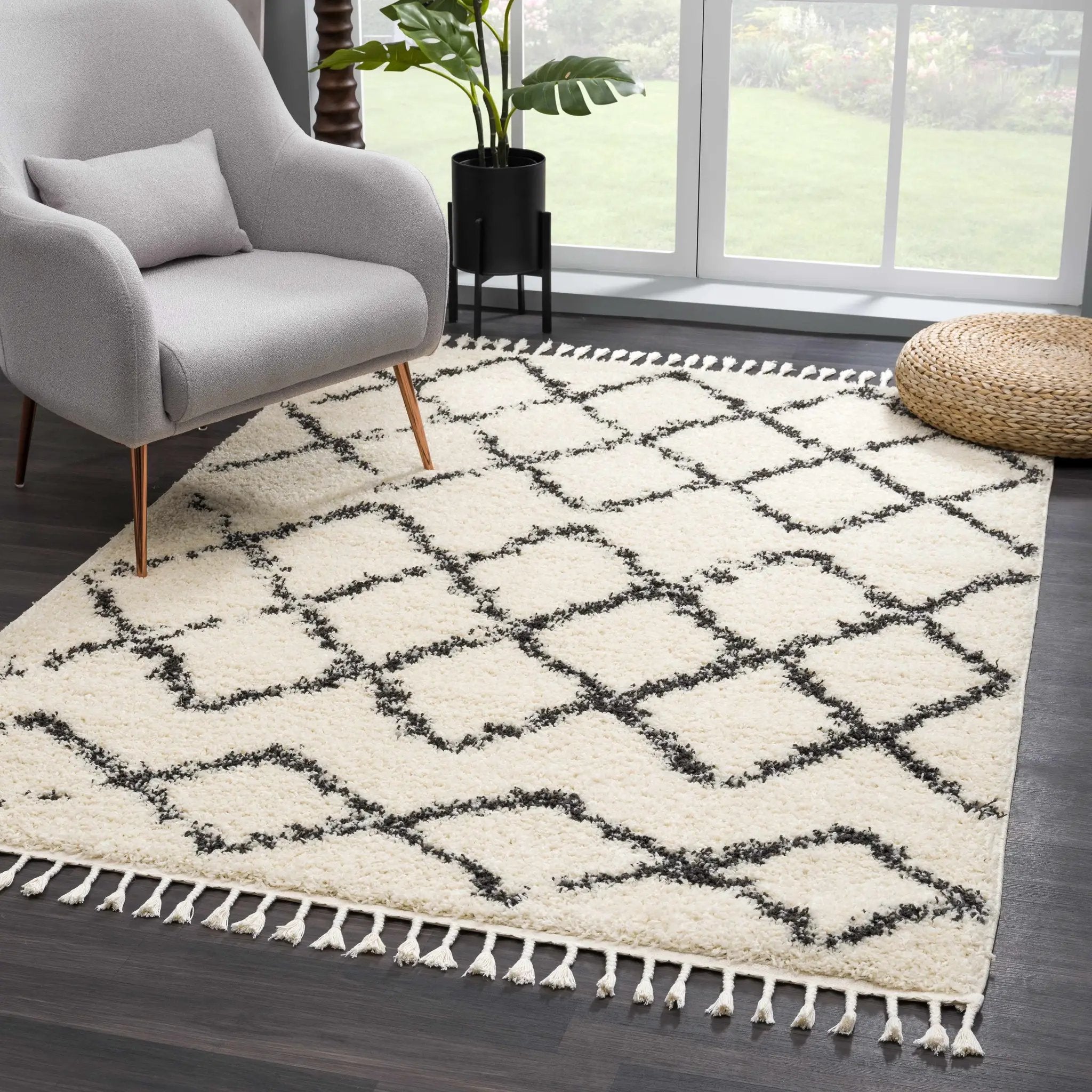 Wallagrass Beige/Black Trellis Tassel Shag by Hauteloom