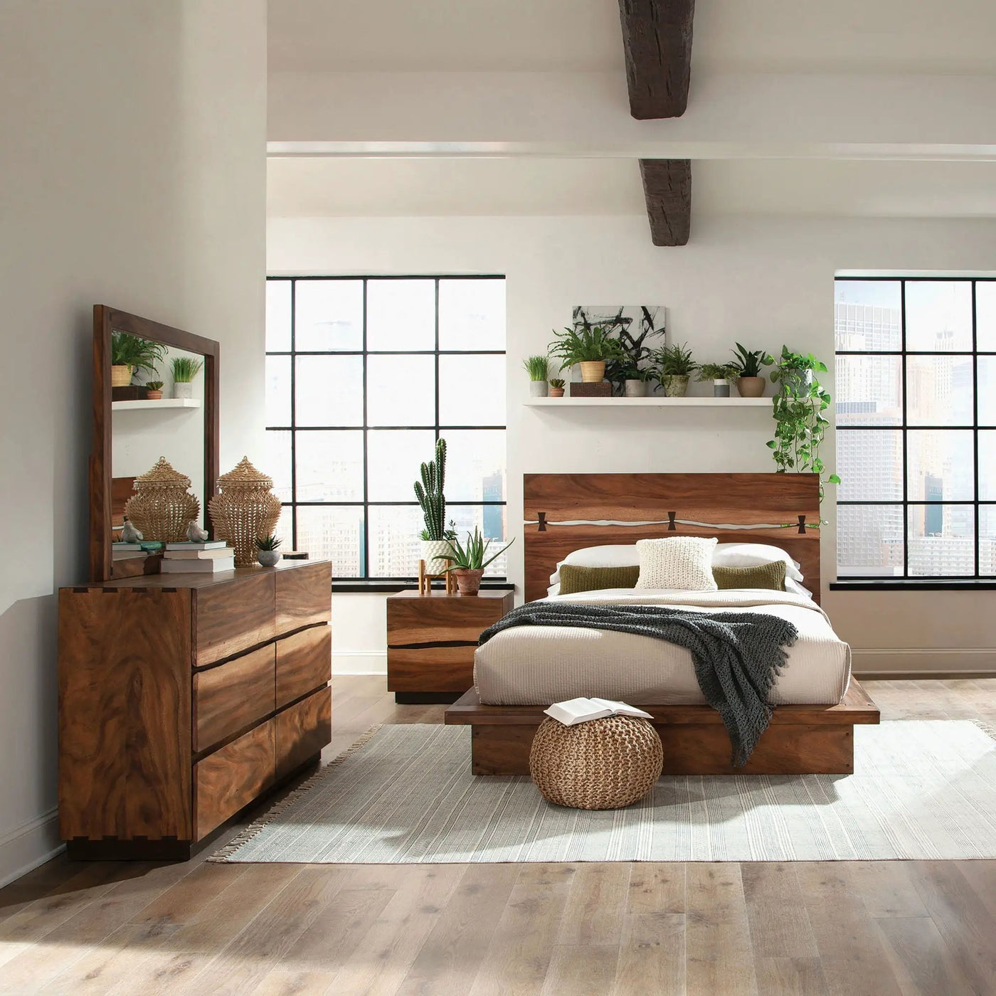 Beverly - Bedroom Set With Floating Base Design by HouseOfZazla