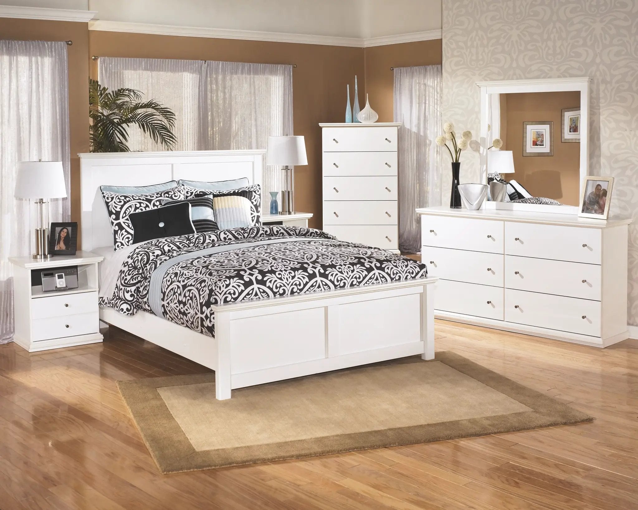 Bostwick Shoals - Five Drawer Chest - White by Unique Piece Furniture