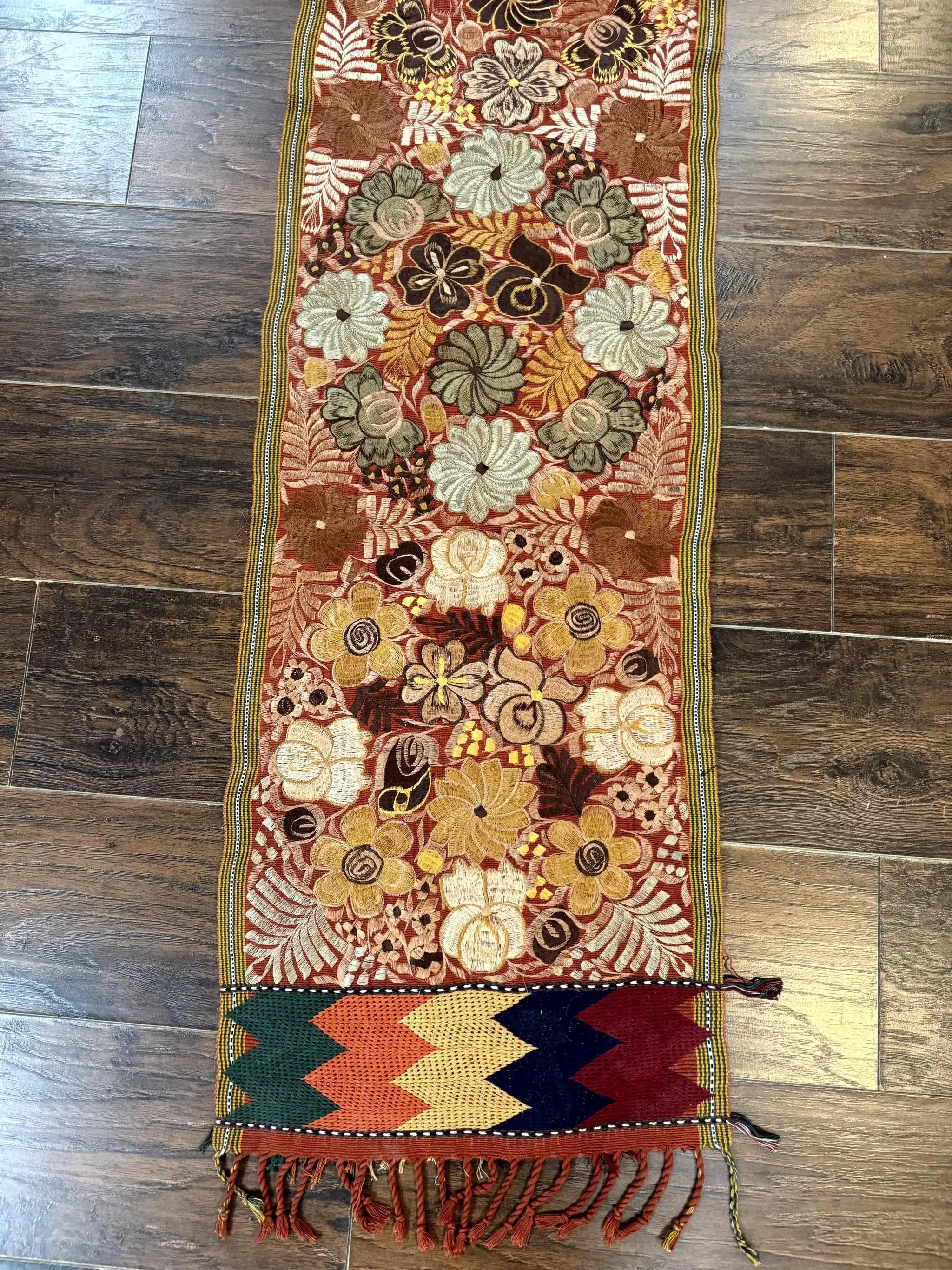 Vintage Table Runner 1.5 x 7.5, Floral by Jewel Rugs