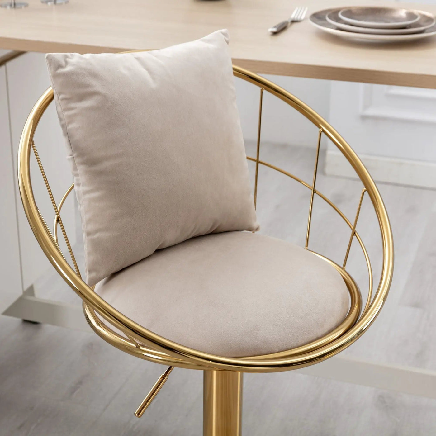 Unique Design Bar Chair, 360 Degree Rotation, Adjustable Height, Suitable For Dining Room And Bar by HouseOfZazla