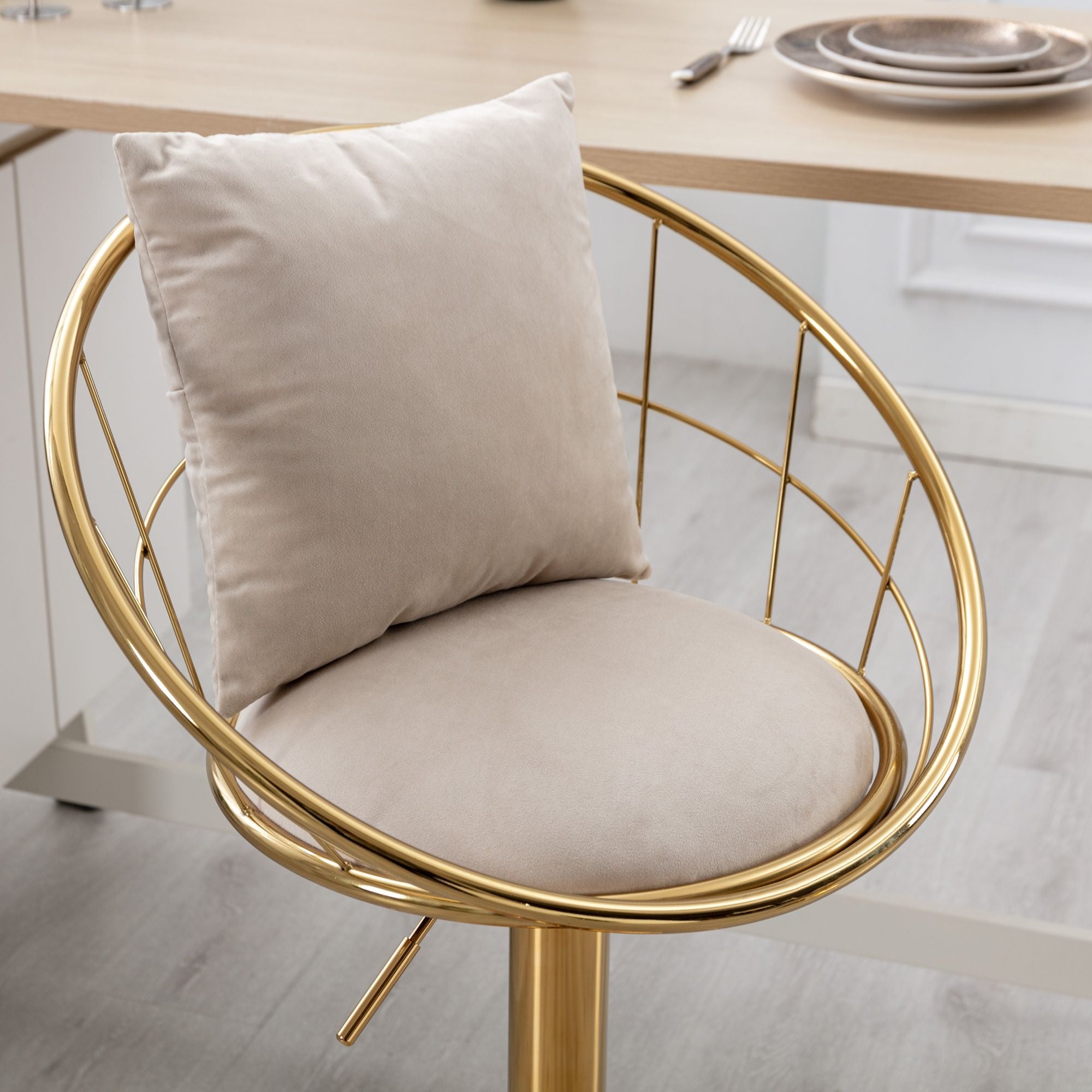 Unique Design Bar Chair, 360 Degree Rotation, Adjustable Height, Suitable For Dining Room And Bar by HouseOfZazla