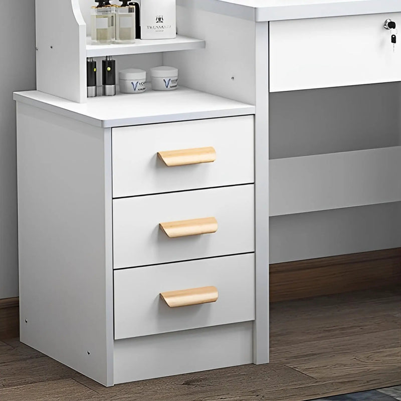Fashion Vanity Desk with Mirror and Lights by HouseOfZazla
