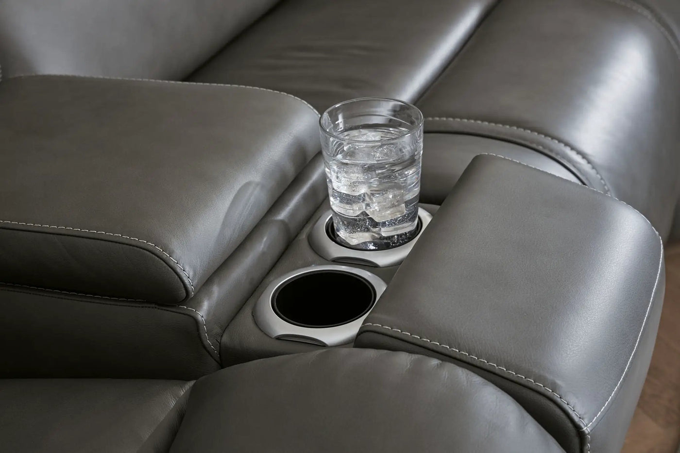 5Z - Pittson - Power Reclining Sectional by Unique Piece Furniture