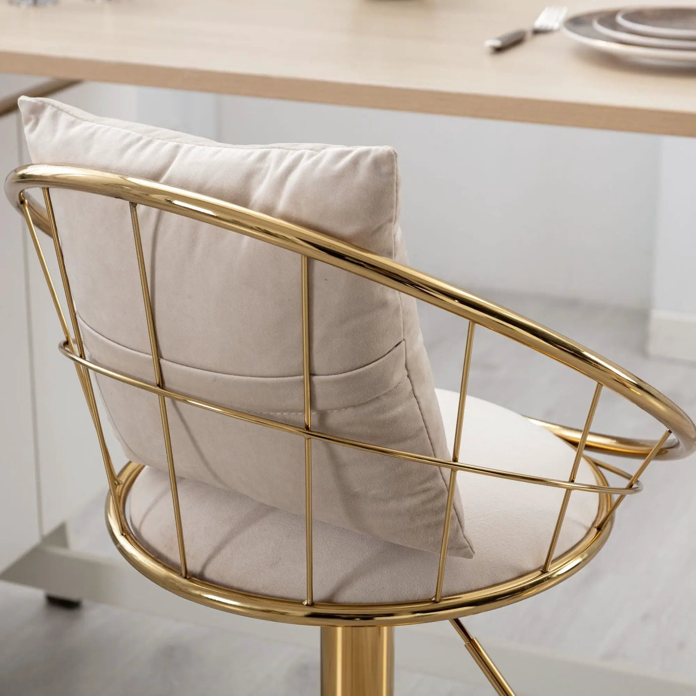 Unique Design Bar Chair, 360 Degree Rotation, Adjustable Height, Suitable For Dining Room And Bar by HouseOfZazla