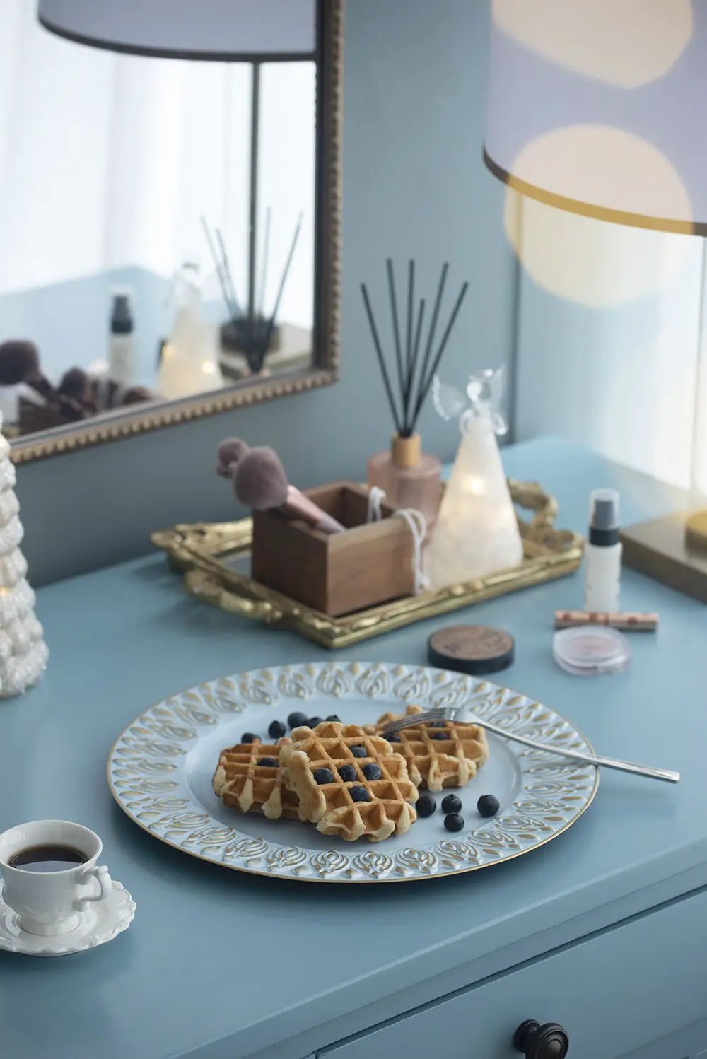 Elegant Plastic Charger Plate (Set of 8) by Unique Piece Furniture