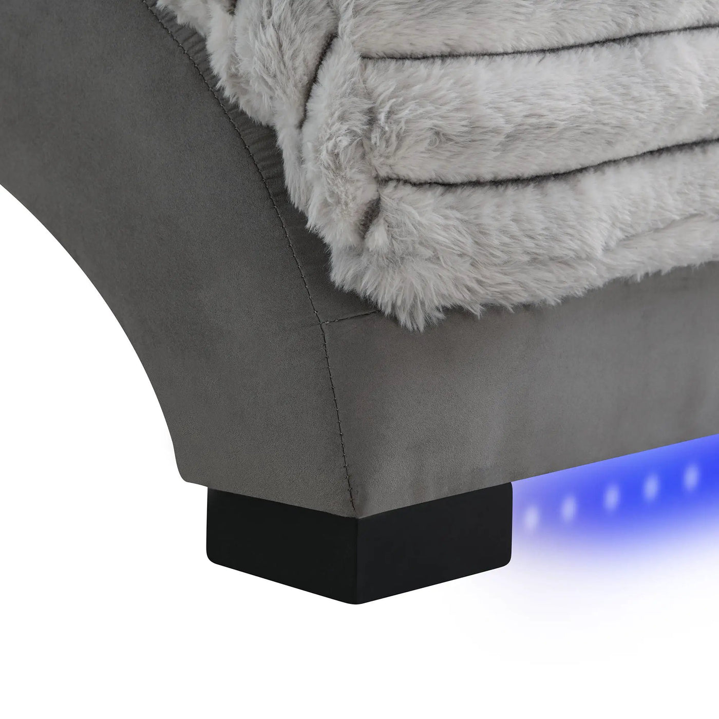 Denise - Accent Chaise With USB Support by HouseOfZazla