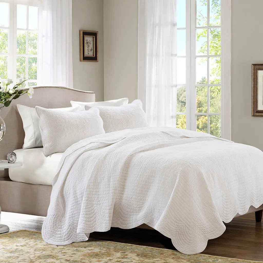 3 Piece Reversible Scalloped Edge Quilt Set White King/Cal King by HouseOfZazla