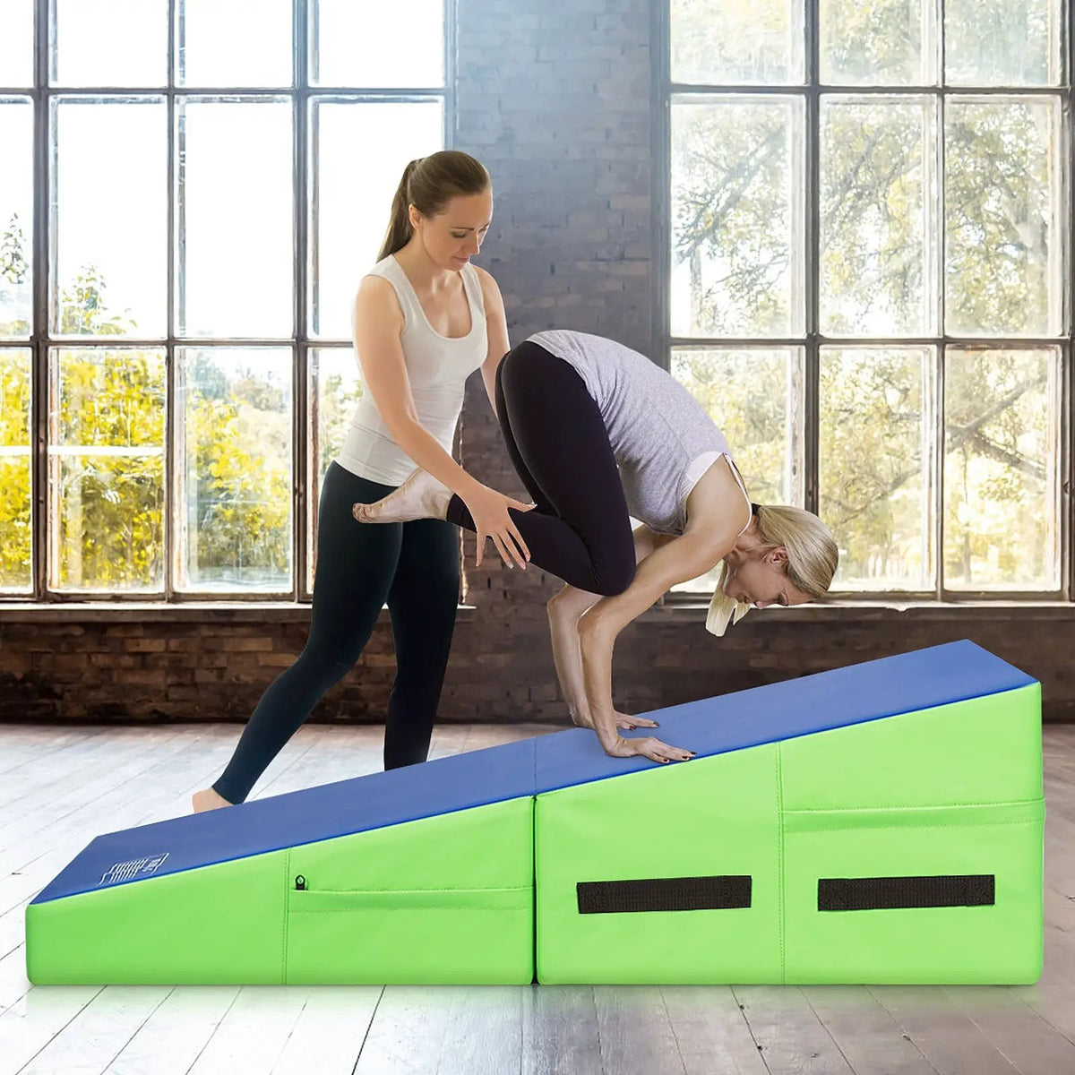 Folding Wedge Exercise Gymnastics Mat with Handles, photo 11 of 16
