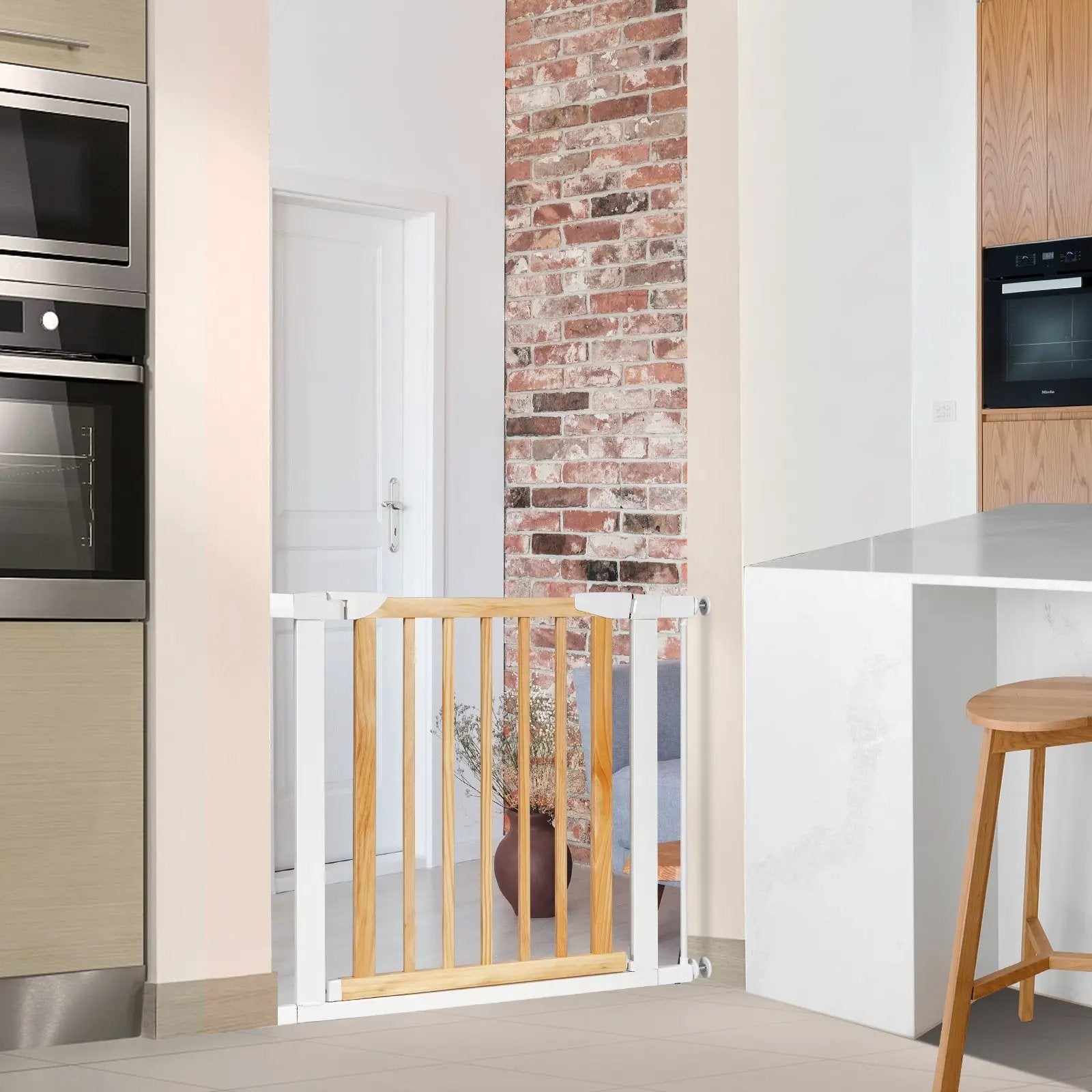 Extendable Safety Gate for Baby and Pet by DirectDeals