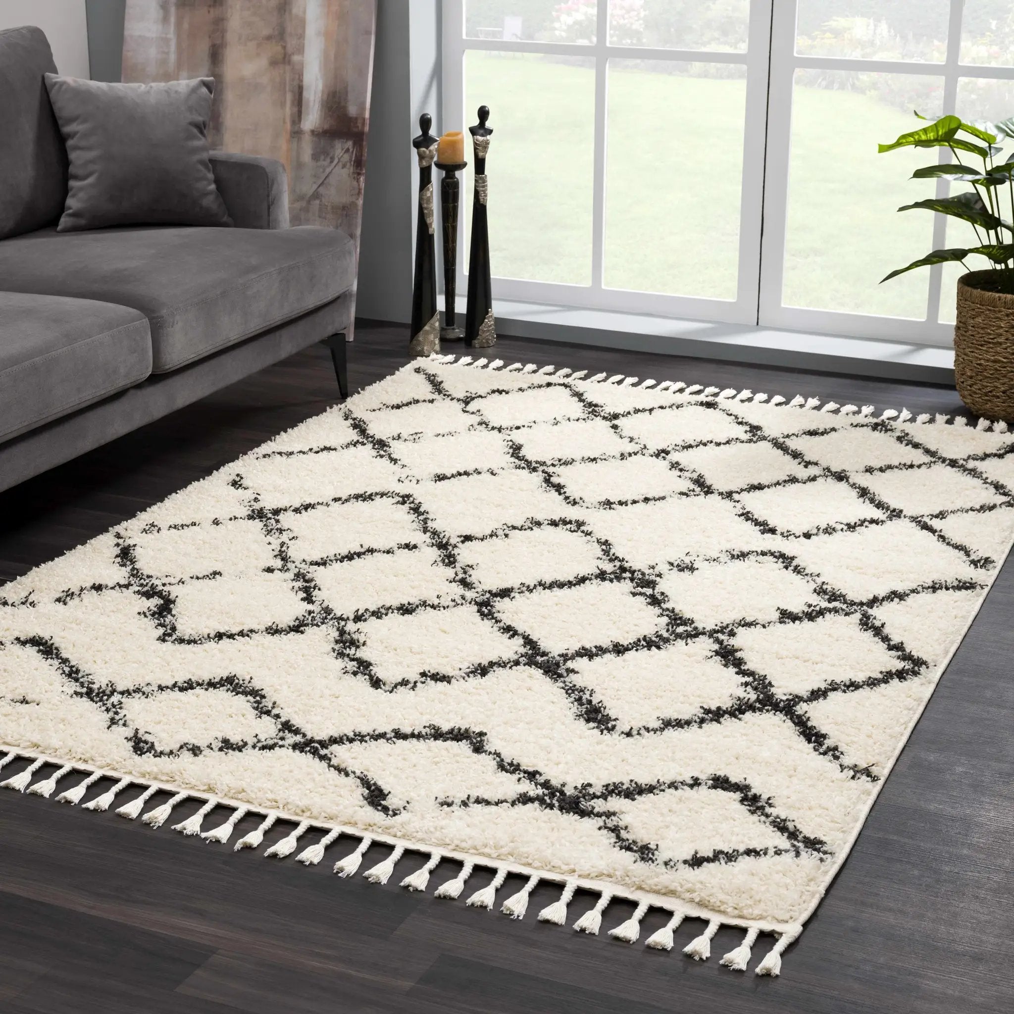 Wallagrass Beige/Black Trellis Tassel Shag by Hauteloom
