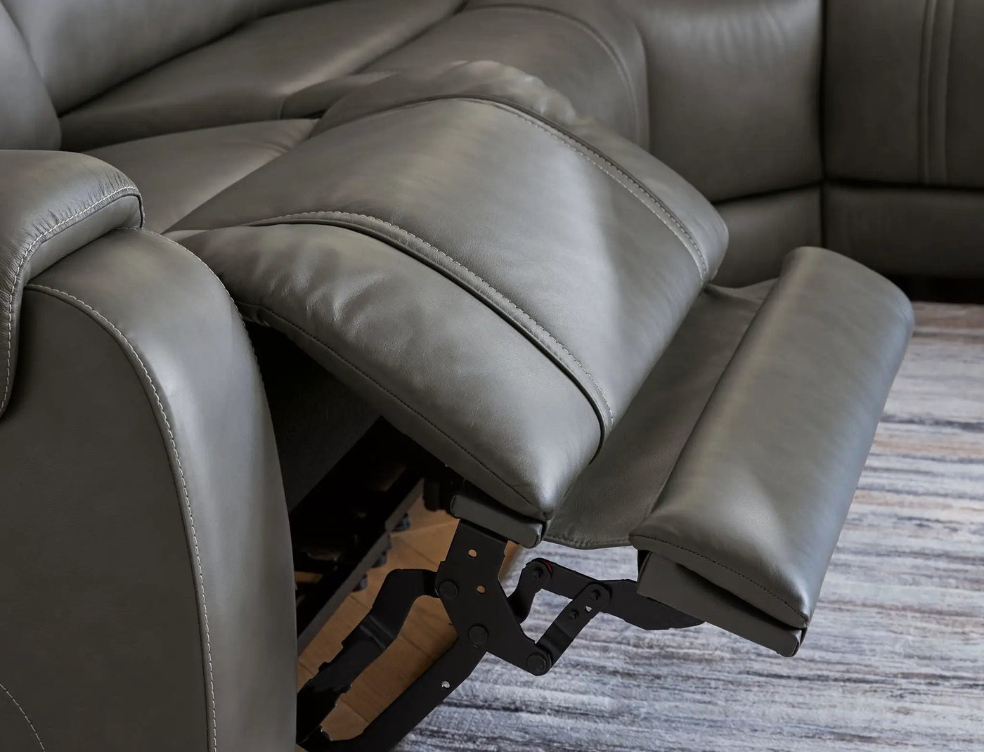 5Z - Pittson - Power Reclining Sectional by Unique Piece Furniture