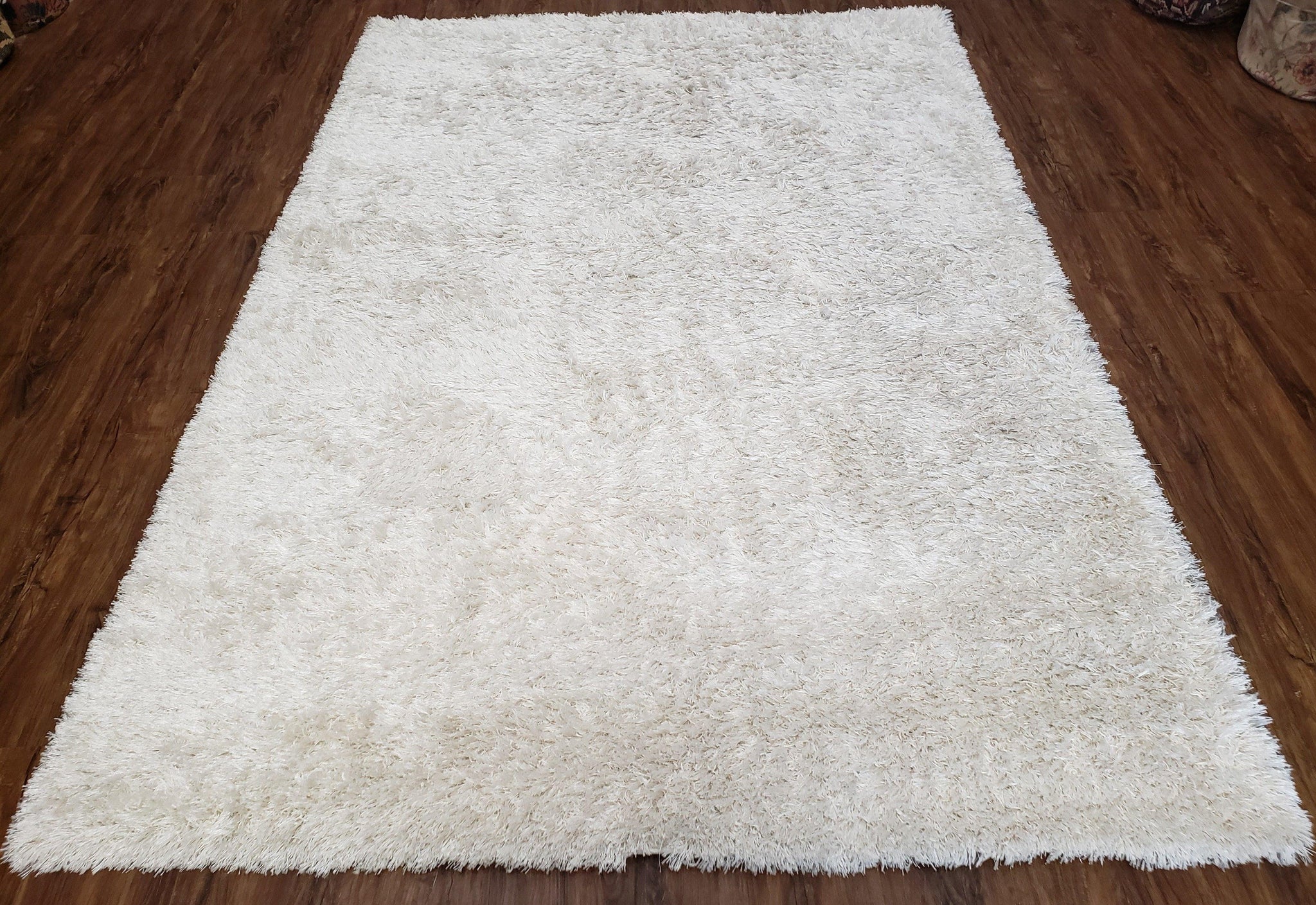 Safavieh Shag Rug 5x8, Pearl White Color, Isaac Mizrachi Shag Collection 5x7 Carpet, High Pile Soft Fluffly Bedroom Rug, Living Room Rug by Jewel Rugs