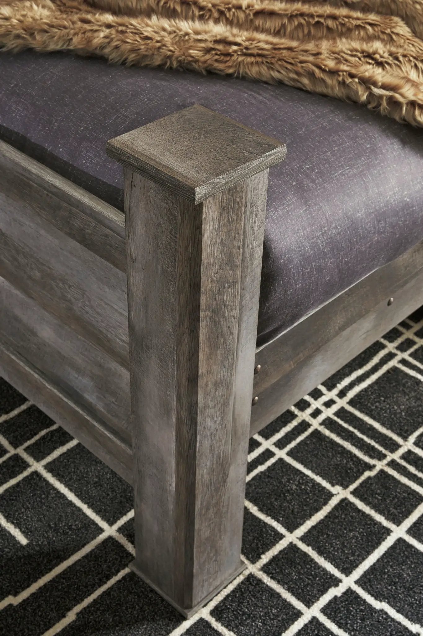 Wynnlow - Poster Bedroom Set by Unique Piece Furniture