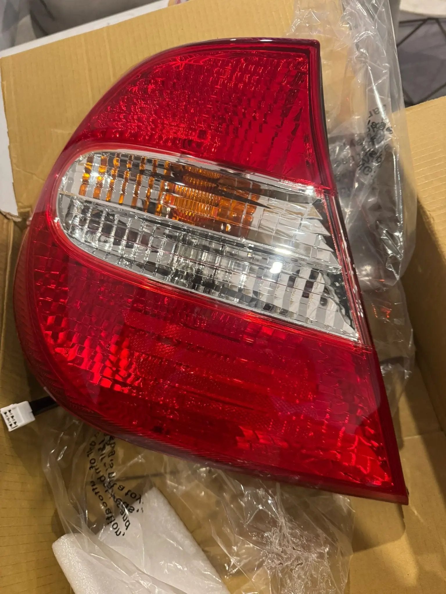 Open Box Dependable Direct Driver Side (LH) Tail Light Lamp for 2002-2004 Toyota Camry by Selzalot