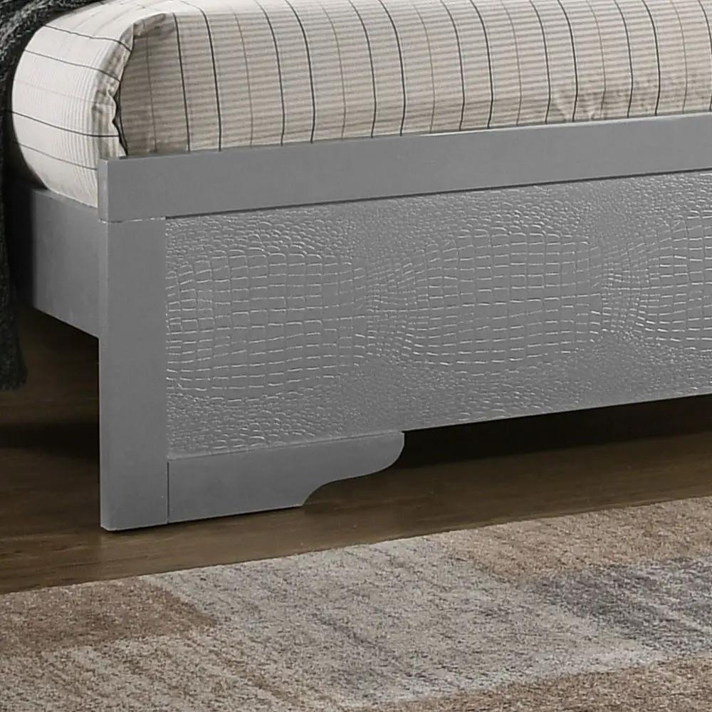 Chic Elegantly Designed Transitional Bed by HouseOfZazla