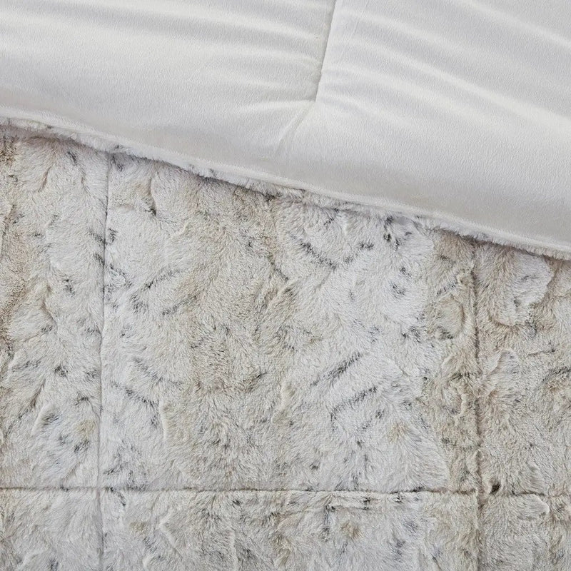 King 4PC Faux Fur Comforter Set by HouseOfZazla