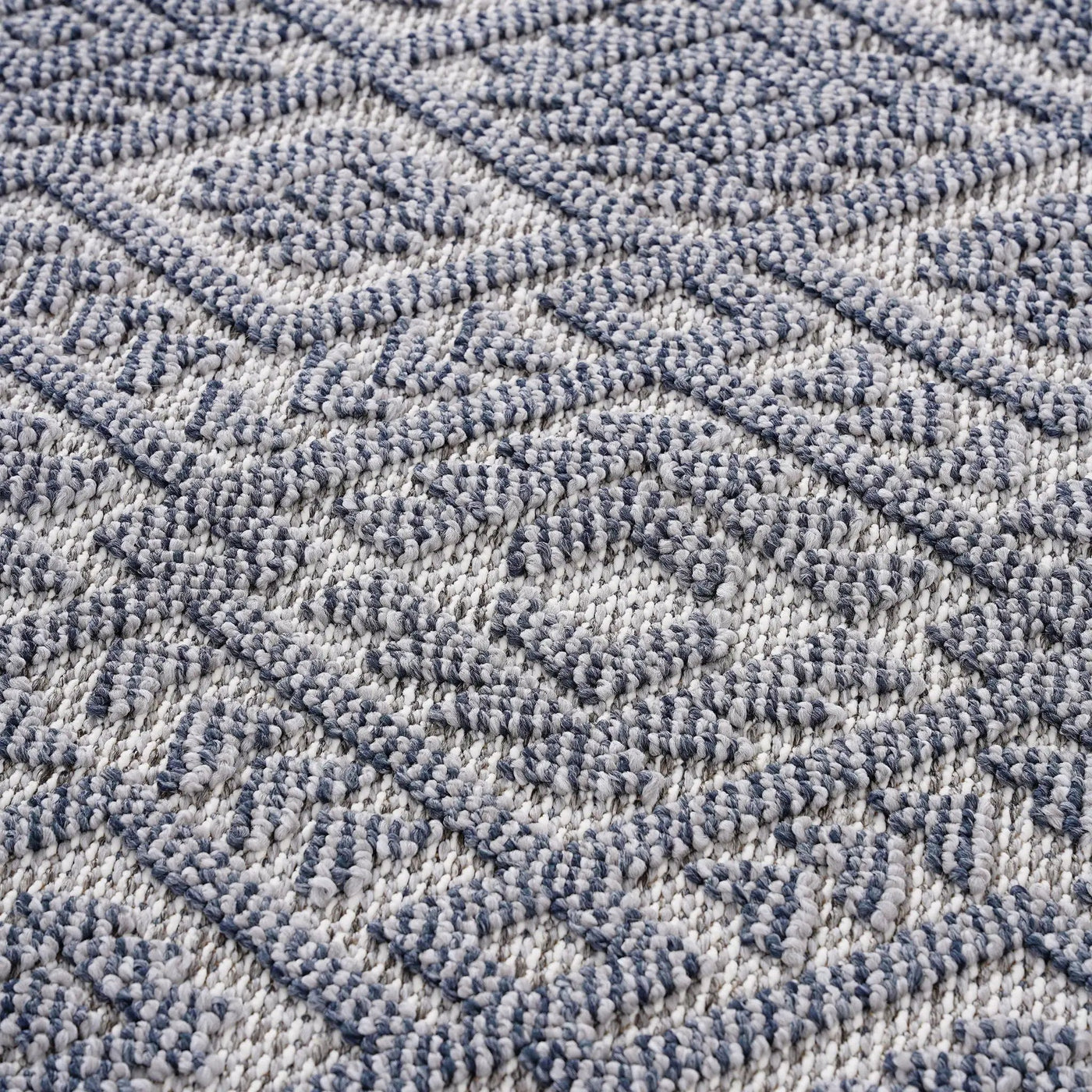 Guros - Trendy Traditional Indoor / Outdoor Rug by HouseOfZazla