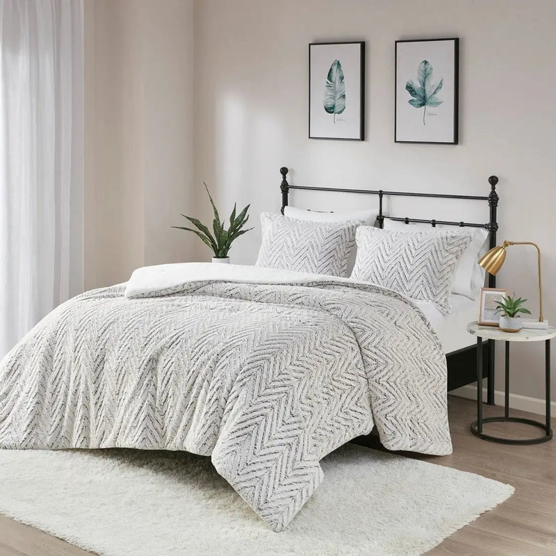 King/Cal King Ultra Plush Down Alternative Comforter Set by HouseOfZazla
