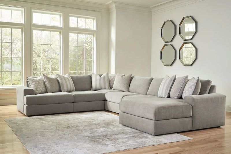 Avaliyah - Sectional by Unique Piece Furniture