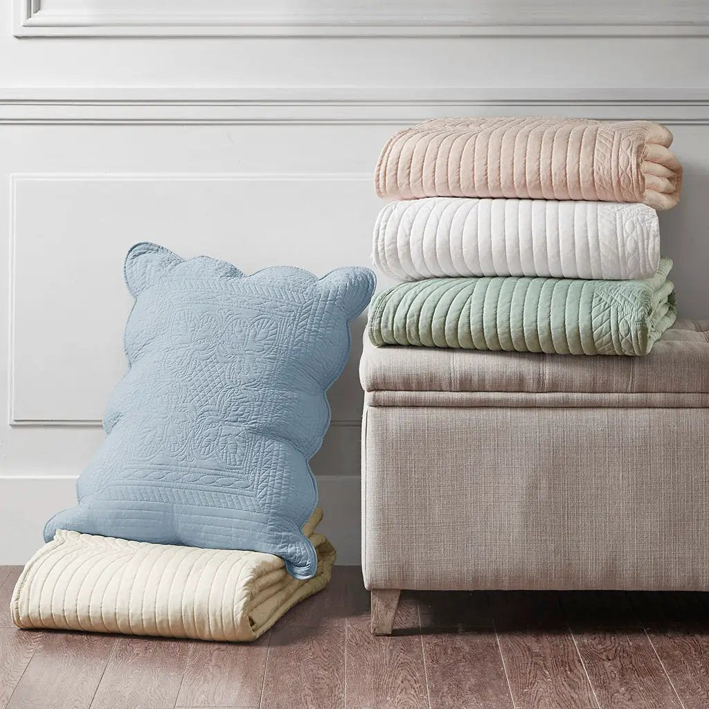 3 Piece Reversible Scalloped Edge Quilt Set White King/Cal King by HouseOfZazla