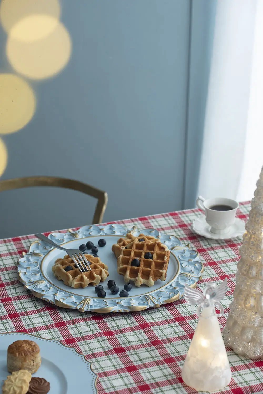 Plastic Charger Plate (Set of 6) - Blue / Gold by HouseOfZazla