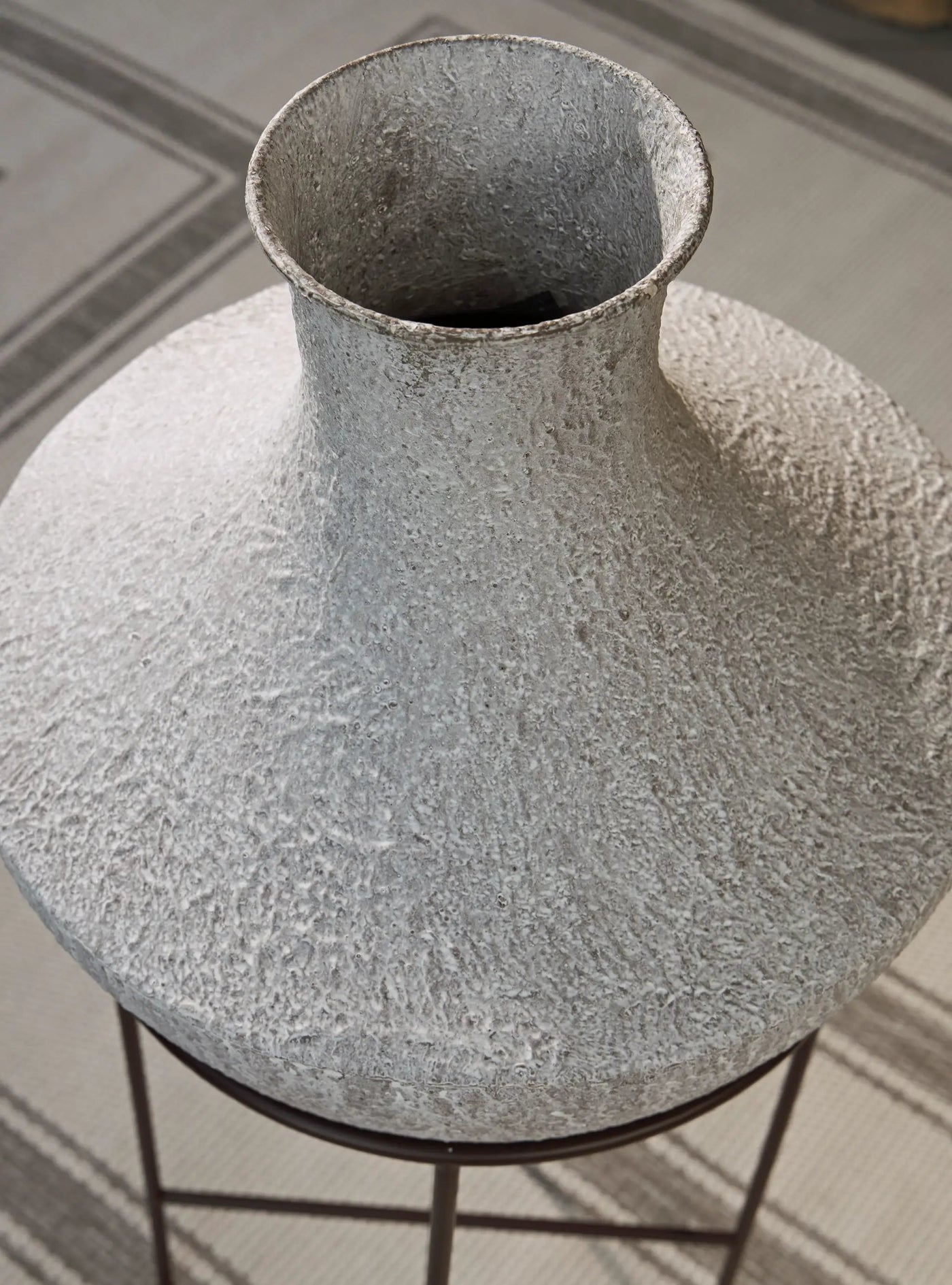 Estonbank - Vase by Unique Piece Furniture