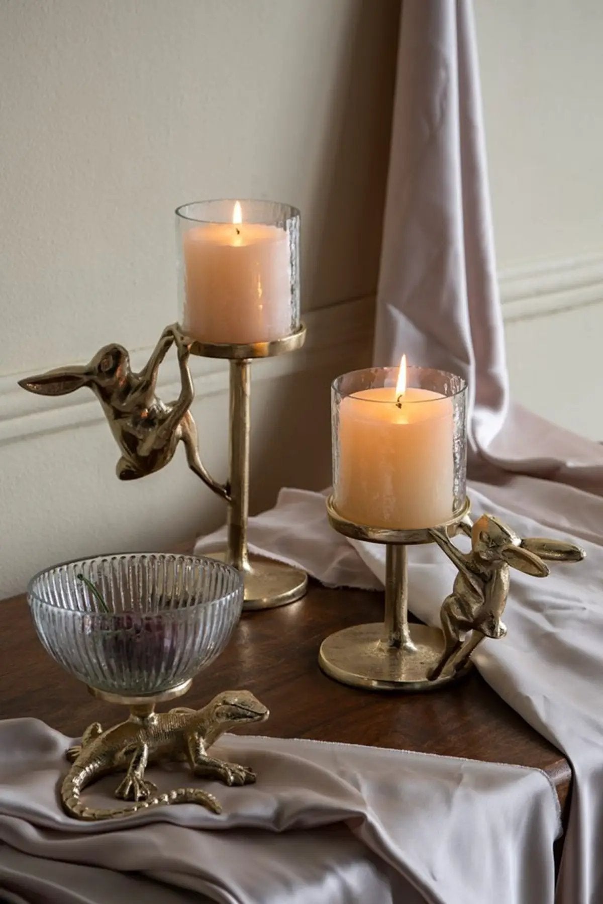 5x5x4.5' Gold Lizard Pedestal Bowl with Ribbed Glass Dish by HouseOfZazla