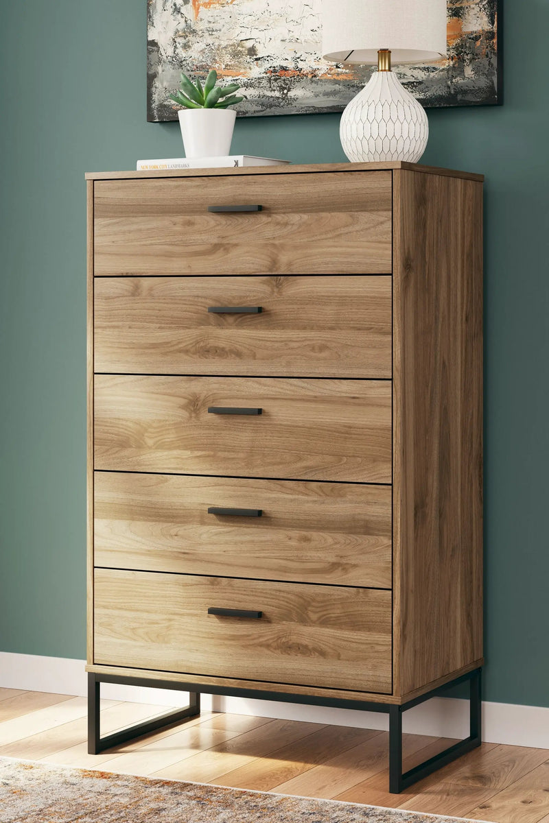 Deanlow - Five Drawer Chest - Honey by Unique Piece Furniture