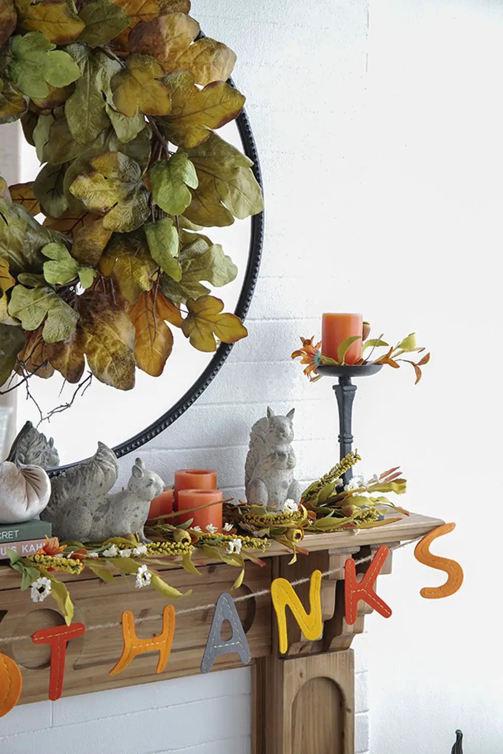 Resin Standing & Lying Down Squirrel Rustic, For Harvest Festival Fall Festival & Thanksgiving Table Decorations (Set of 2) - Antique Cream by Unique Piece Furniture