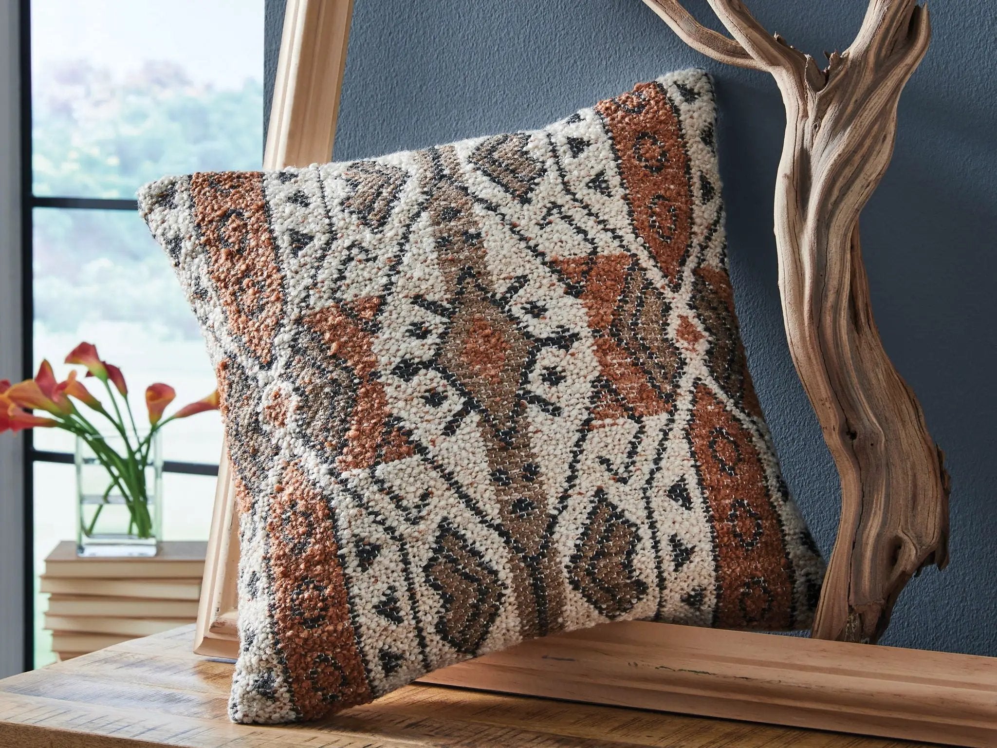 Kierenworth - Pillow by Unique Piece Furniture