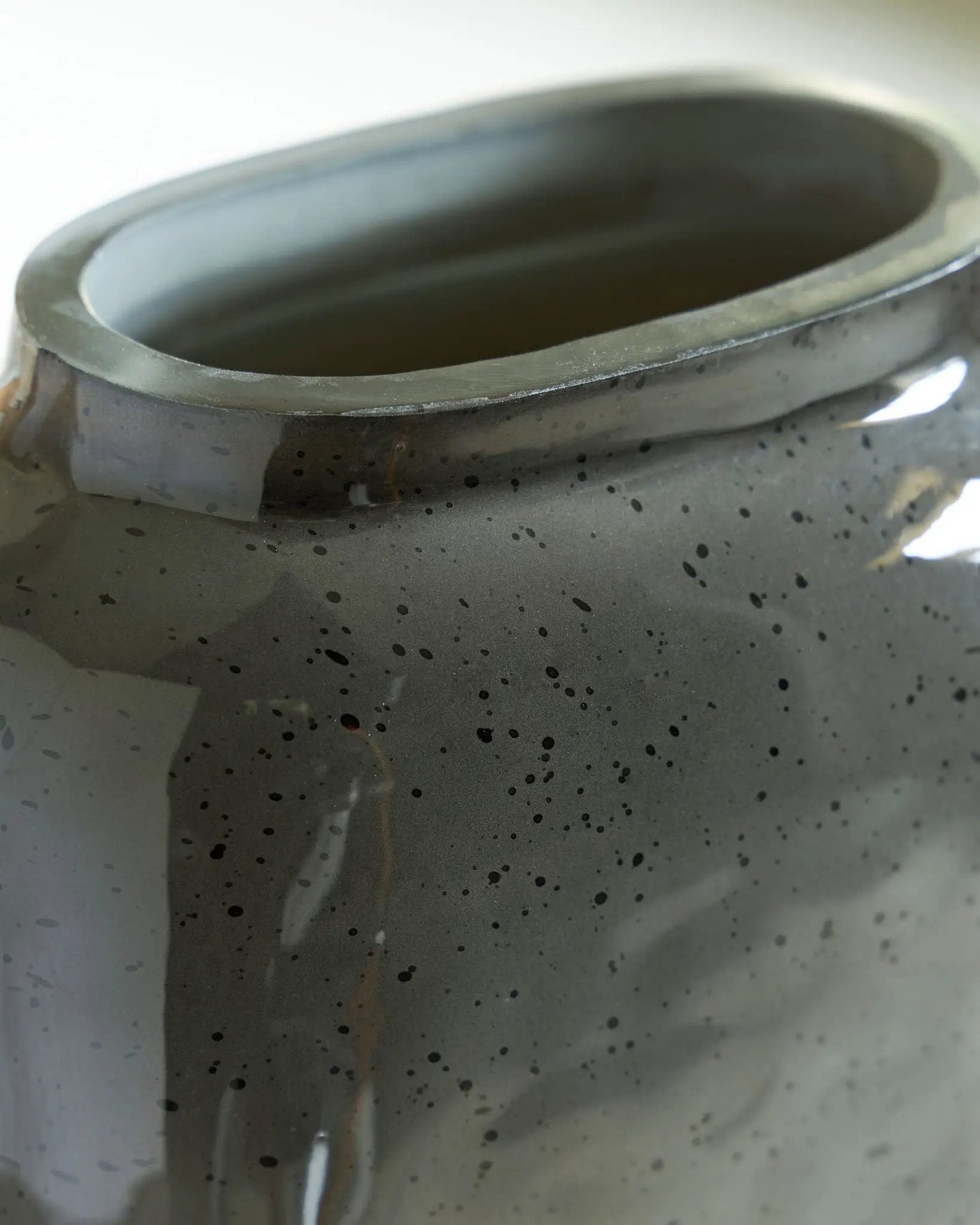 Kierlain - Vase by Unique Piece Furniture