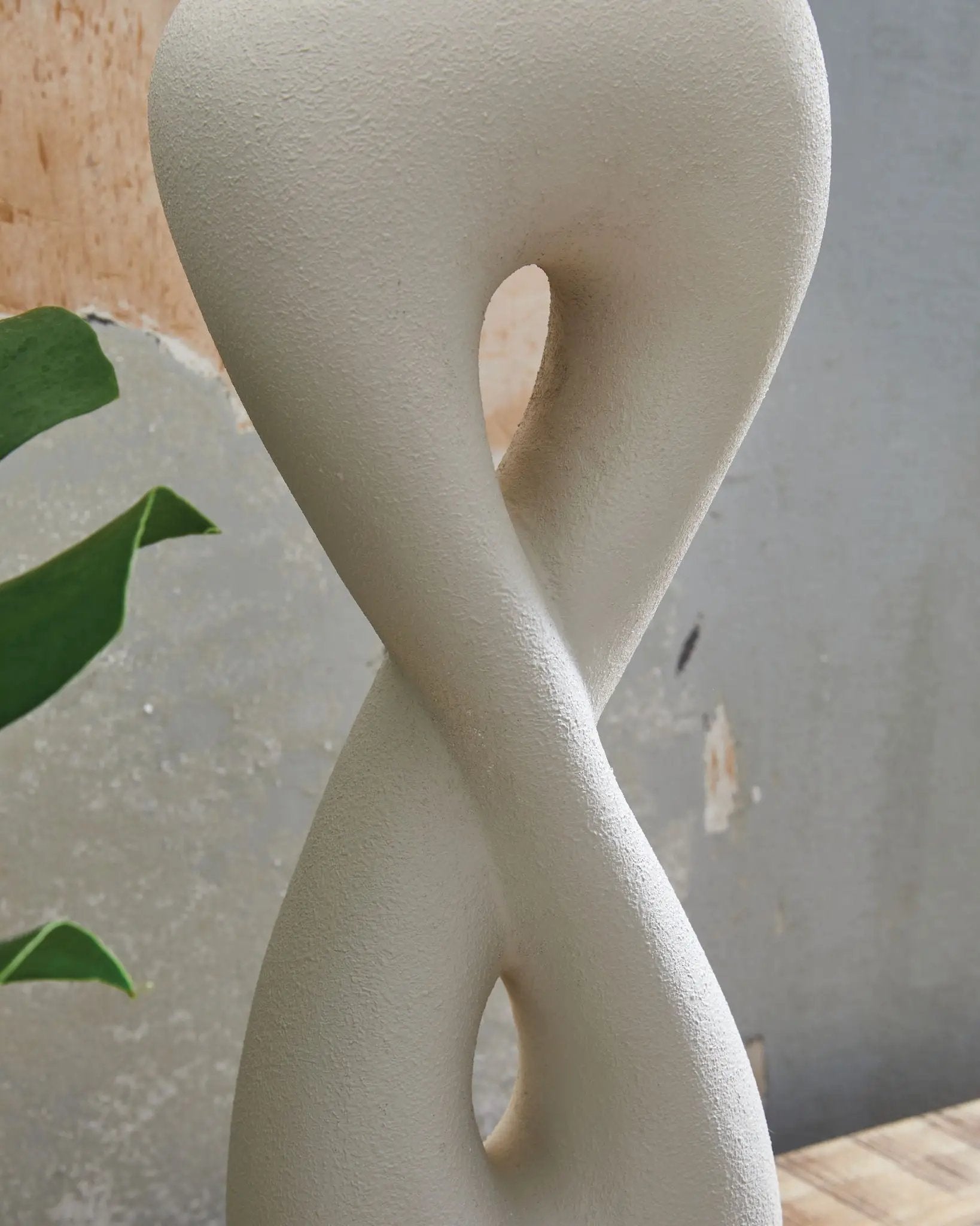 Judrich - Poly Table Lamp - White / Gold Finish by Unique Piece Furniture
