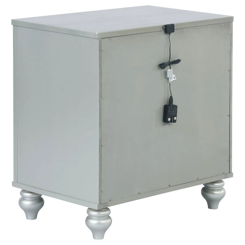 Gunnison 4-piece Queen Bedroom Set Silver Metallic by Unique Piece Furniture